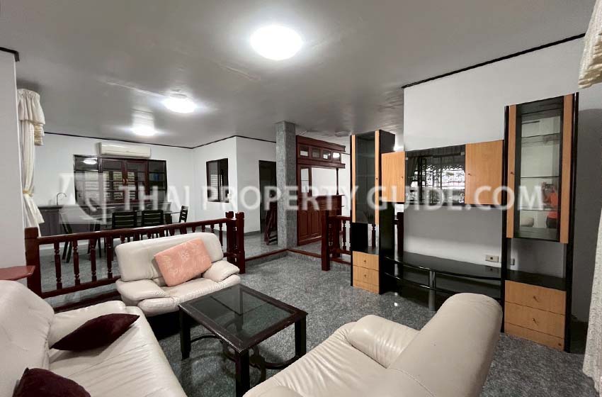 House with Shared Pool in Srinakarin 